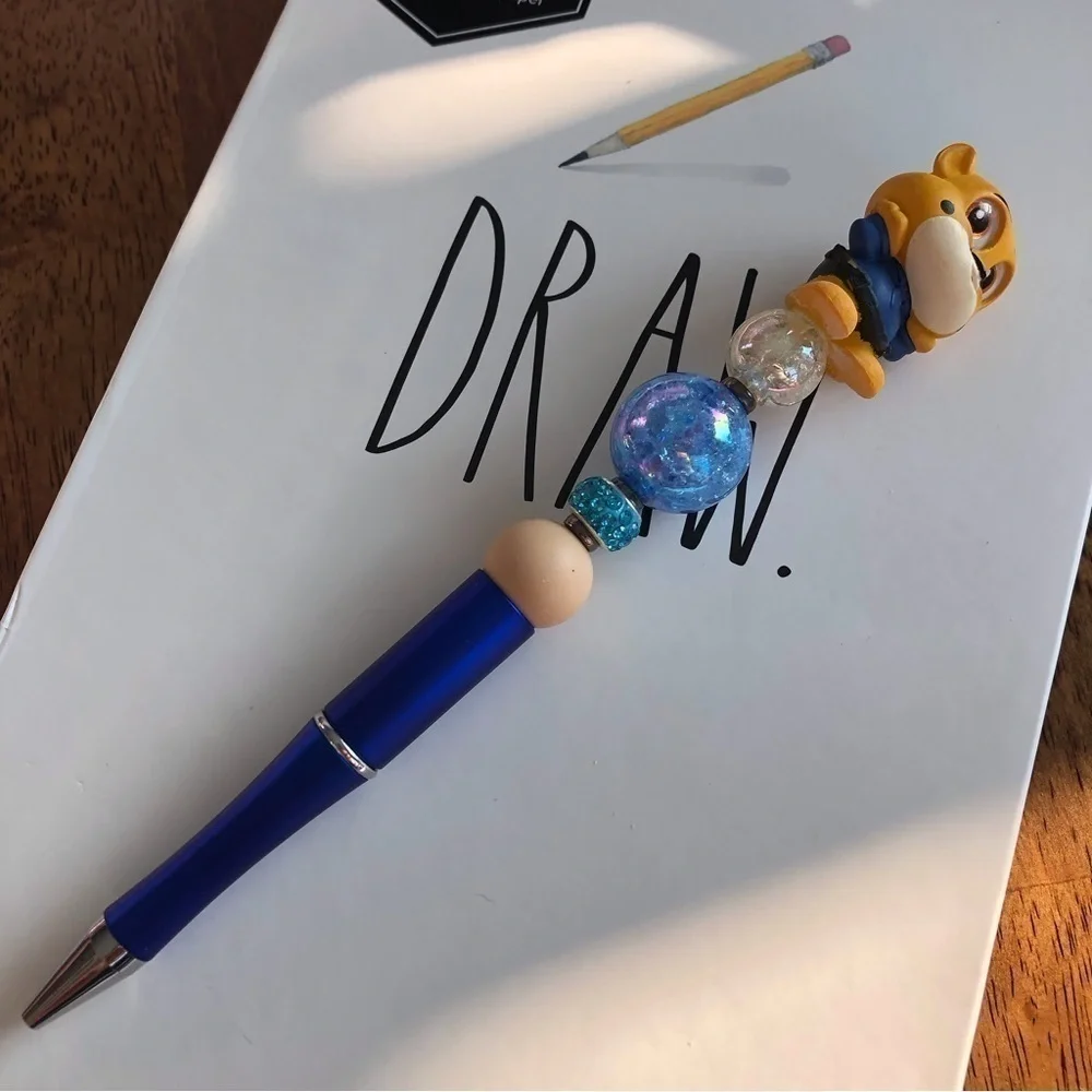 Disney Doorables: Zootopia: Officer Clawhauser handmade beaded pen